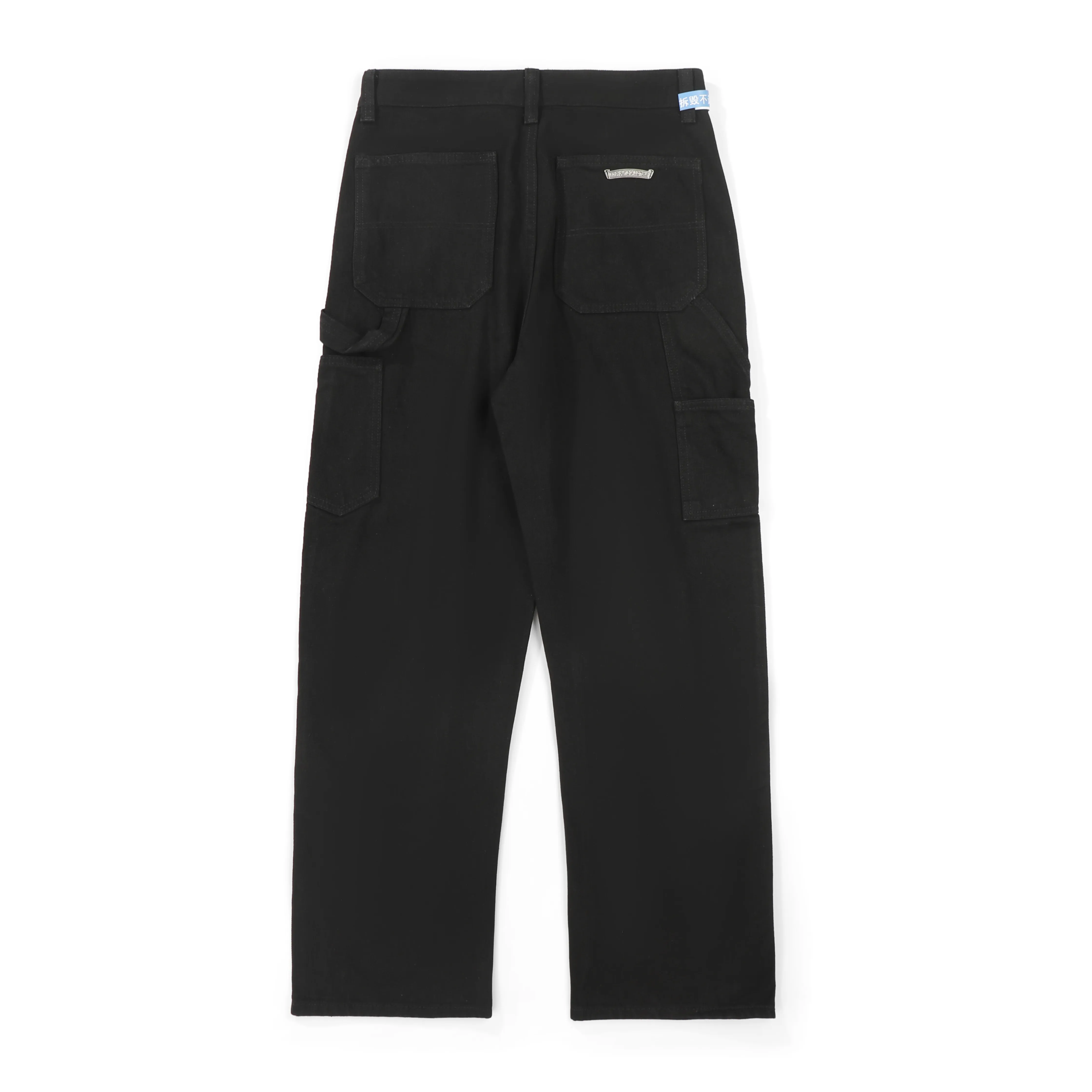 P260 Chrome Hearts Chrome Hearts black multi-element graffiti overalls Chrome Hearts clothing creative director Mattyboy Mattyboy, whose real name is Matt DiGiacomo, is a graffiti artist with a non-school background. He started to serve as the creative director of the Chrome Hearts clothing series in 2018. Since then, Chrome Hearts, which has been injected with young blood, has become popular again. Popular clothing and leather goods, especially the vintage trousers modified product line, must be pre-ordered in stores around the world. Especially patterns like Checker Ball, Checker Eyes and Smiling Lips. The fictional record company logo "SexRecords" often appears in his works, forming his unique style. "I hate humanity, but I love art. Before the end of my life, I just want to do my best to create." ----Matty Boy Mattyboy and vrigil Abloh are also very close. They are both ICONs who bring street culture into luxury accessories. Via.MattyBoy90 (IG) Size: 28/30/32/34/36 Waist: 69/74/79/84/89 Knee circumference: 50/51.5/53/54.5/56 Pants length: 102/104/106/108/110